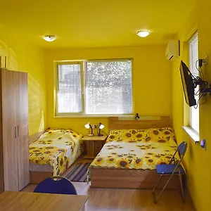 https://starlight-studios.burgashotels.net